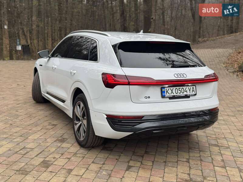 Внедорожник / Кроссовер Audi Q8 e-tron 2023 в Харькове
