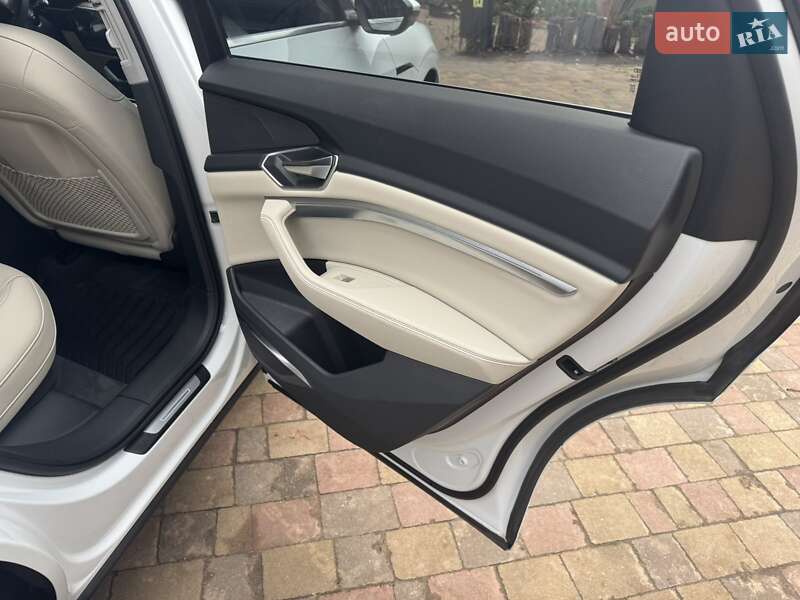 Внедорожник / Кроссовер Audi Q8 e-tron 2023 в Харькове