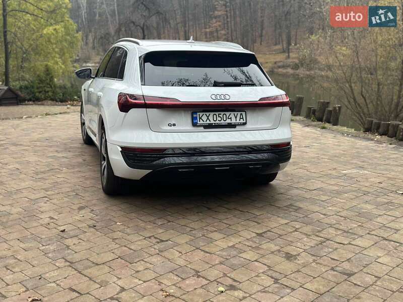 Внедорожник / Кроссовер Audi Q8 e-tron 2023 в Харькове