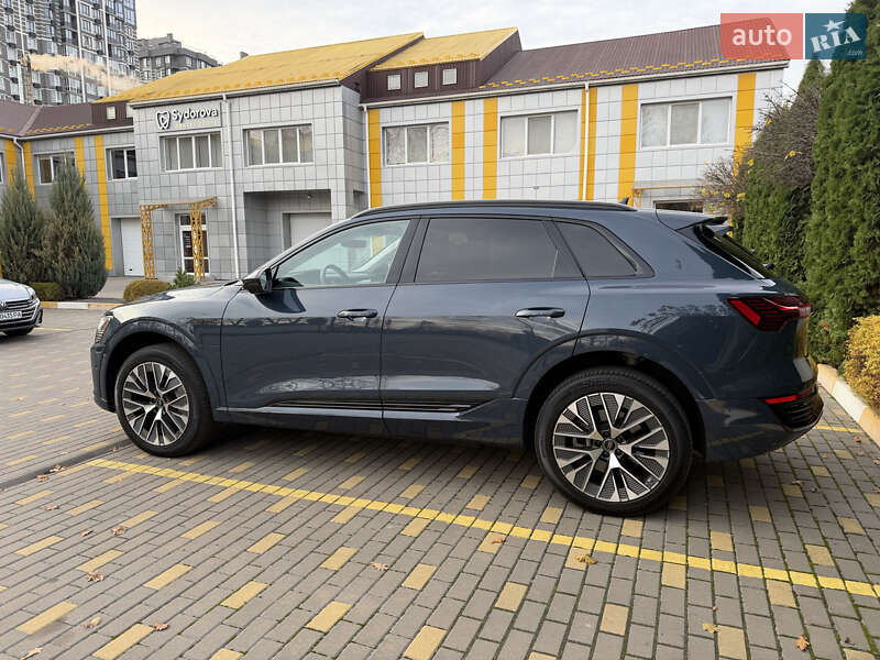 Позашляховик / Кросовер Audi Q8 e-tron 2023 в Києві