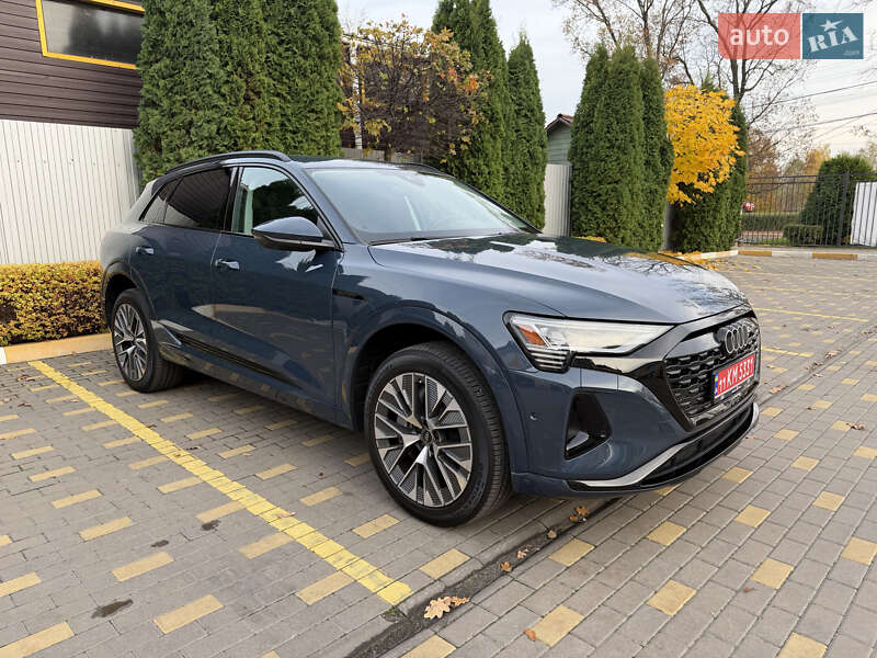 Позашляховик / Кросовер Audi Q8 e-tron 2023 в Києві