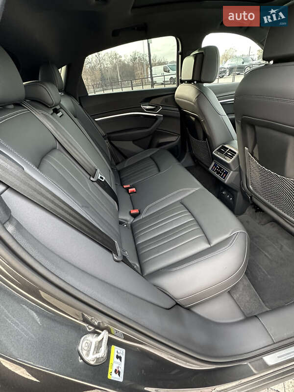 Внедорожник / Кроссовер Audi Q8 e-tron 2023 в Харькове