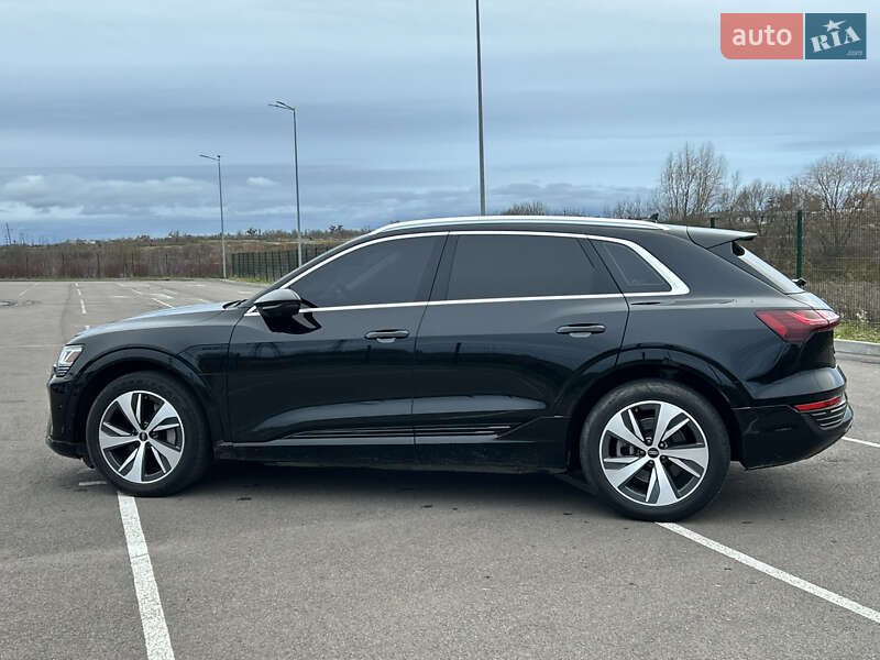 Внедорожник / Кроссовер Audi Q8 e-tron 2023 в Ровно фото 5 Внедорожник / Кроссовер Audi Q8 e-tron 2023 в Ровно