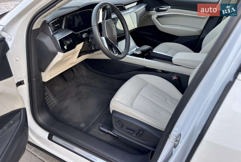 Внедорожник / Кроссовер Audi Q8 e-tron 2024 в Львове