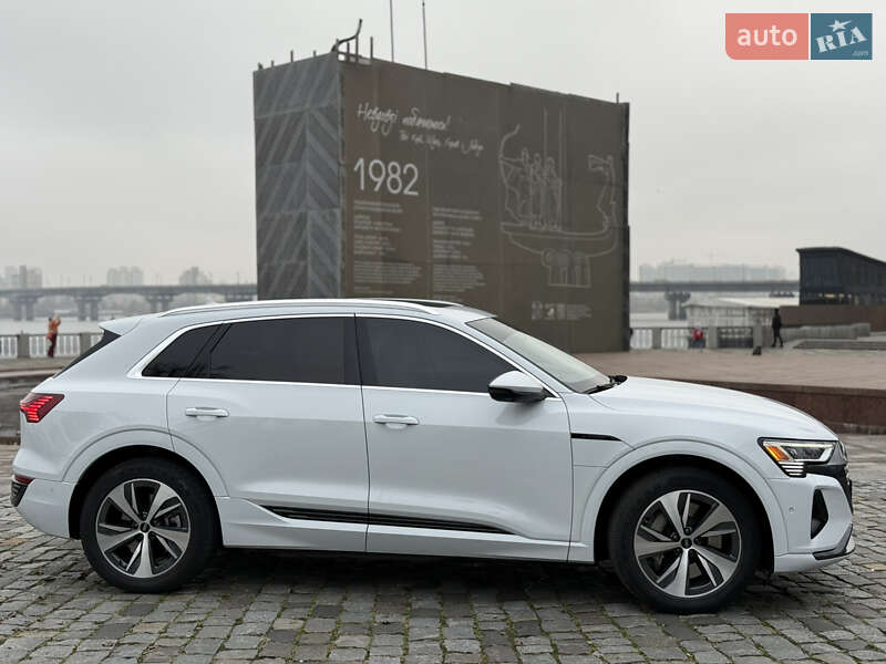 Внедорожник / Кроссовер Audi Q8 e-tron 2023 в Киеве фото 3 Внедорожник / Кроссовер Audi Q8 e-tron 2023 в Киеве