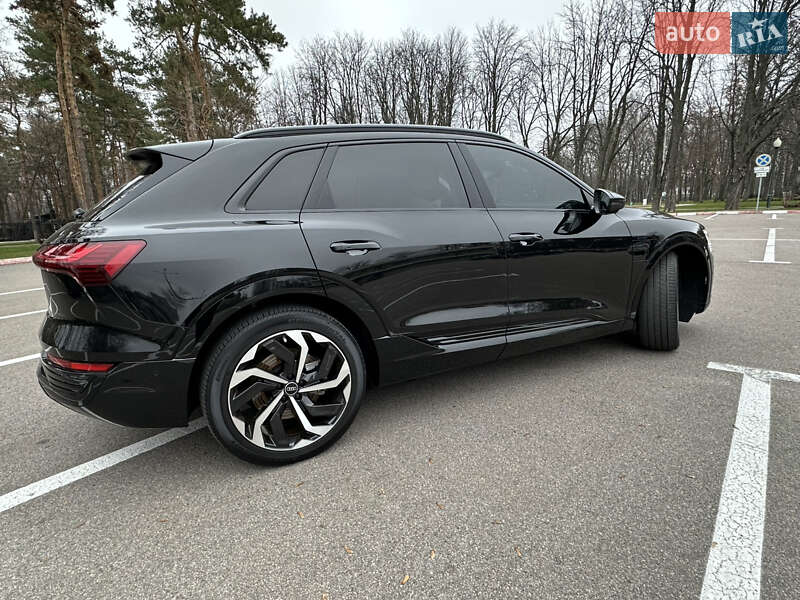 Внедорожник / Кроссовер Audi Q8 e-tron 2023 в Харькове