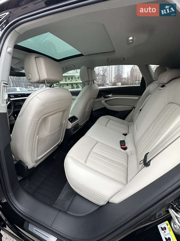 Внедорожник / Кроссовер Audi Q8 e-tron 2023 в Харькове