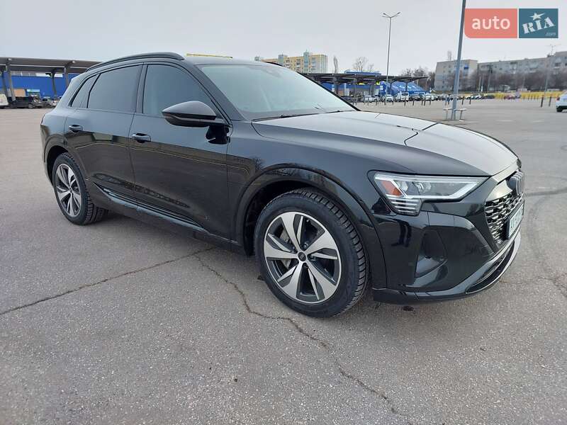 Внедорожник / Кроссовер Audi Q8 e-tron 2023 в Харькове