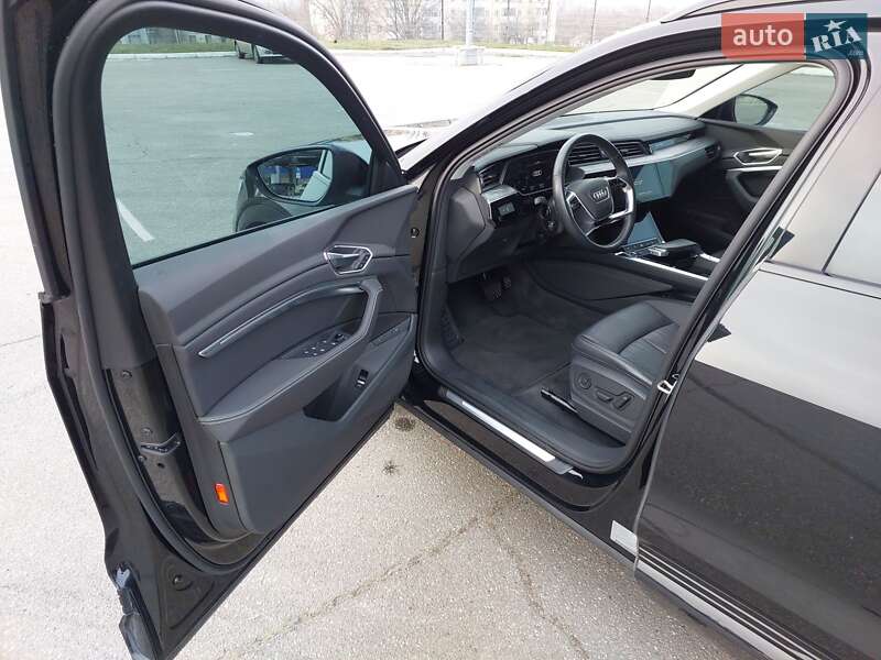 Внедорожник / Кроссовер Audi Q8 e-tron 2023 в Харькове