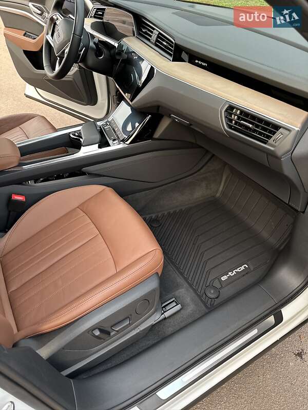 Внедорожник / Кроссовер Audi Q8 e-tron 2024 в Киеве