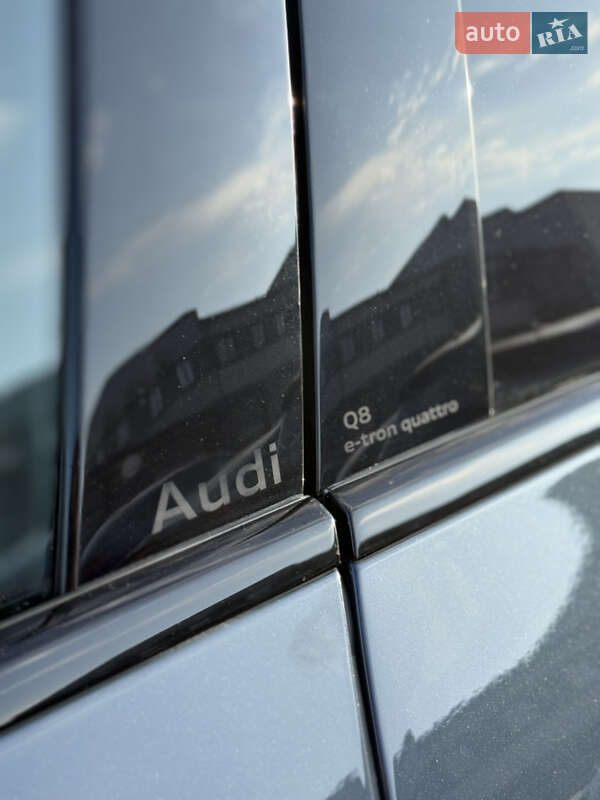 Внедорожник / Кроссовер Audi Q8 e-tron 2023 в Луцке