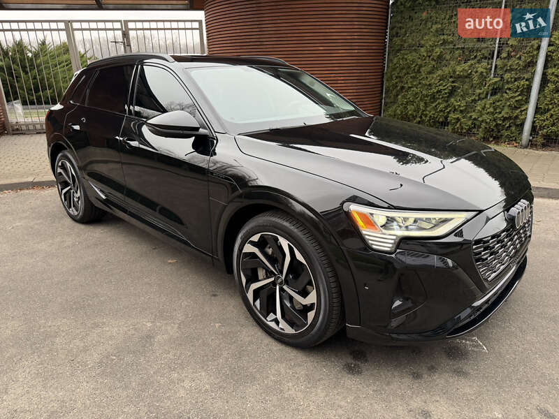 Внедорожник / Кроссовер Audi Q8 e-tron 2023 в Киеве