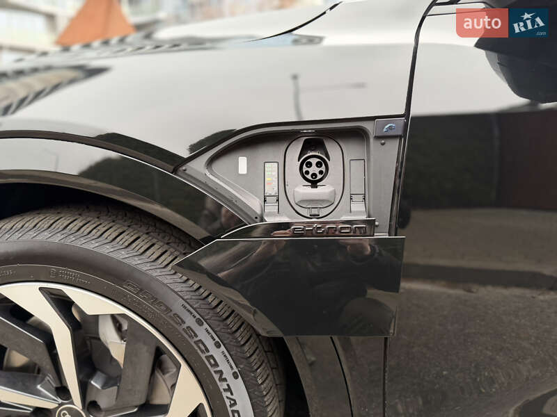 Внедорожник / Кроссовер Audi Q8 e-tron 2023 в Киеве