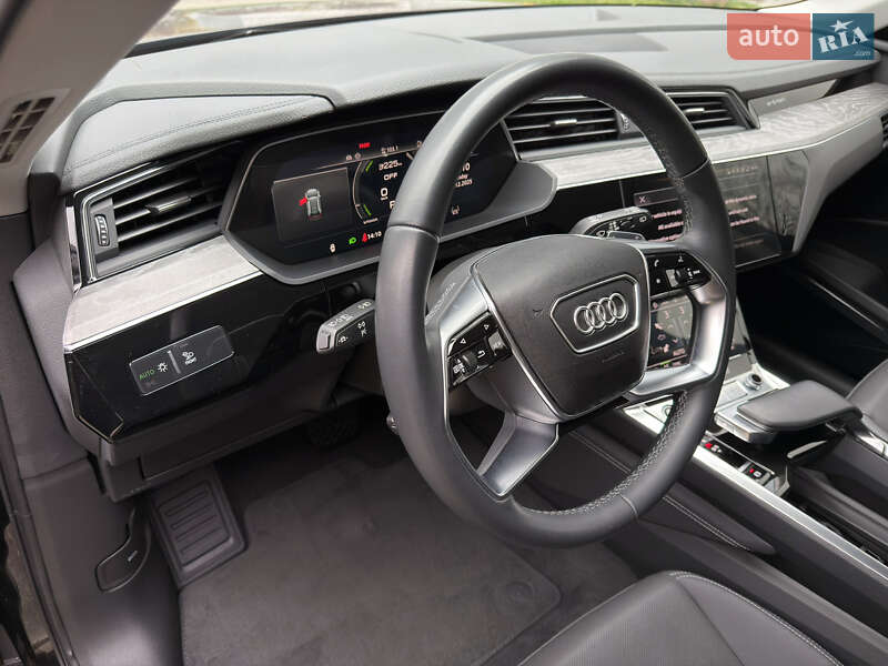 Внедорожник / Кроссовер Audi Q8 e-tron 2023 в Киеве