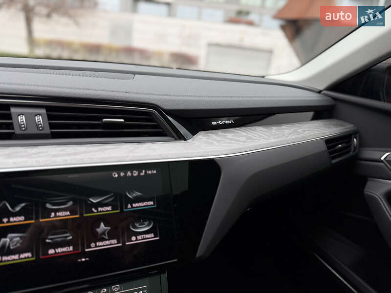 Внедорожник / Кроссовер Audi Q8 e-tron 2023 в Киеве