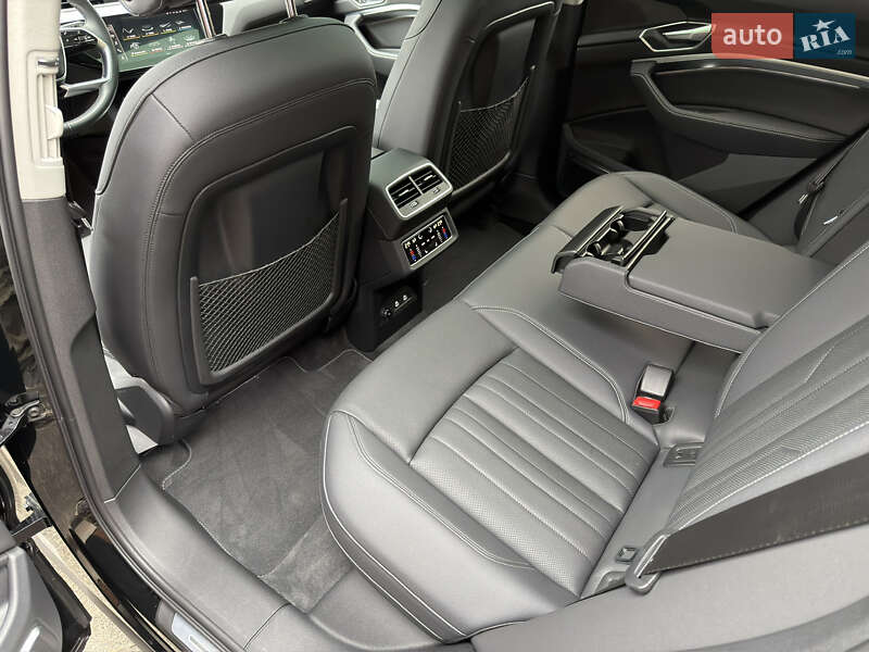 Внедорожник / Кроссовер Audi Q8 e-tron 2023 в Киеве