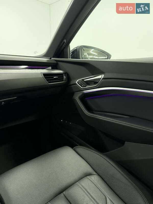 Позашляховик / Кросовер Audi Q8 e-tron 2023 в Одесі