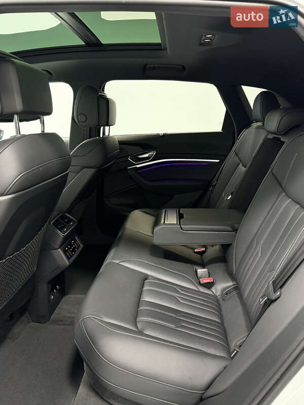 Позашляховик / Кросовер Audi Q8 e-tron 2023 в Одесі