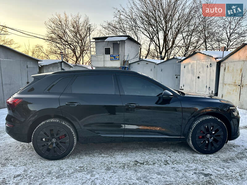 Внедорожник / Кроссовер Audi Q8 e-tron 2023 в Белой Церкви