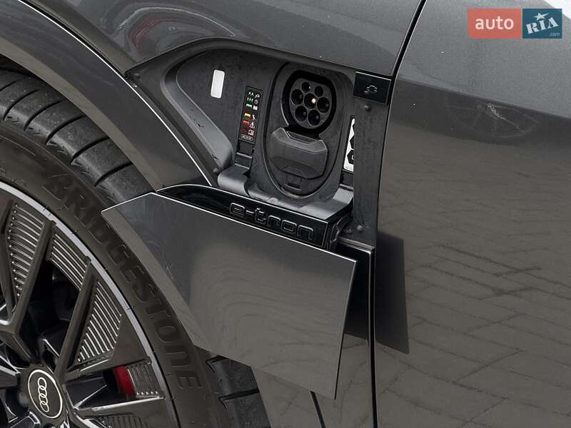 Внедорожник / Кроссовер Audi Q8 e-tron 2023 в Мукачево