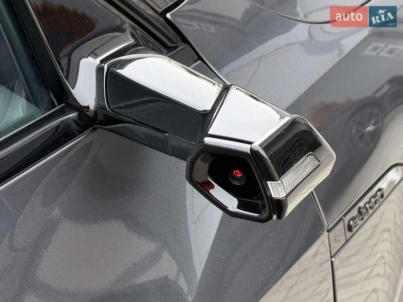 Внедорожник / Кроссовер Audi Q8 e-tron 2023 в Мукачево