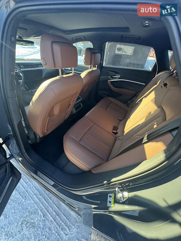 Внедорожник / Кроссовер Audi Q8 e-tron 2023 в Киеве