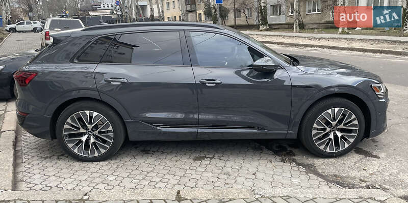 Внедорожник / Кроссовер Audi Q8 e-tron 2023 в Николаеве