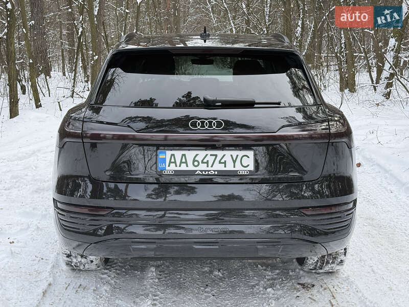 Позашляховик / Кросовер Audi Q8 e-tron 2023 в Києві