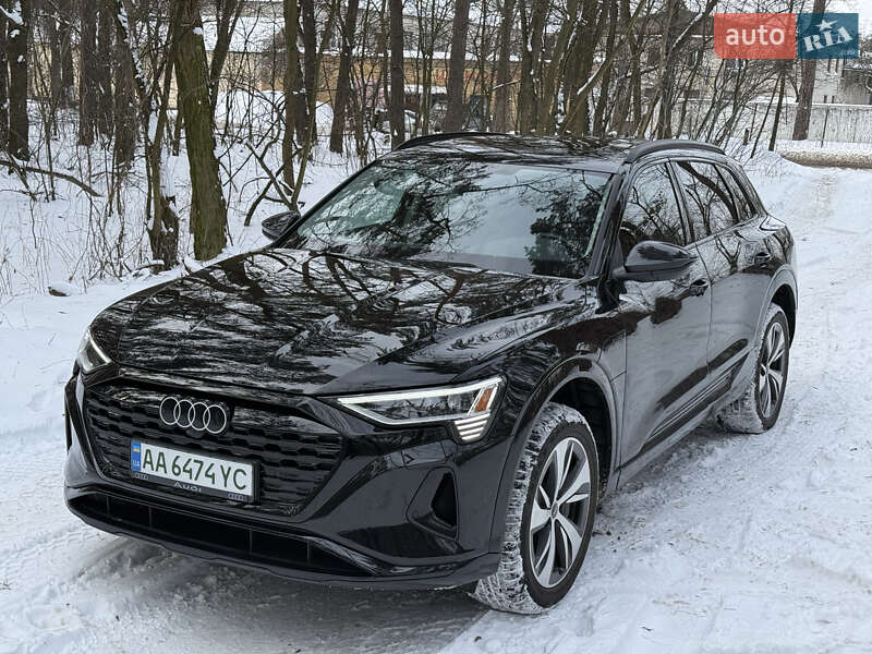 Позашляховик / Кросовер Audi Q8 e-tron 2023 в Києві