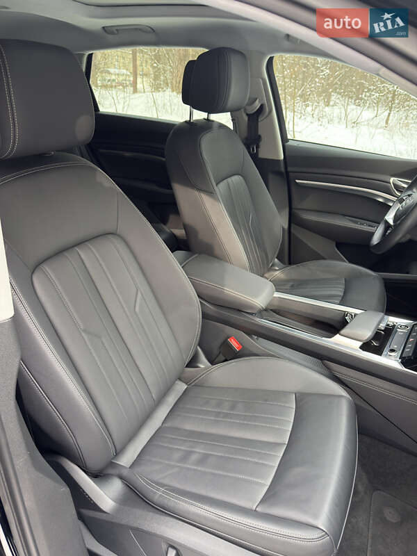 Позашляховик / Кросовер Audi Q8 e-tron 2023 в Києві