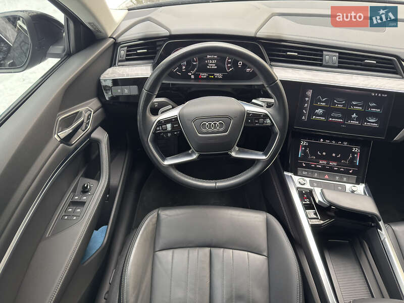 Позашляховик / Кросовер Audi Q8 e-tron 2023 в Києві