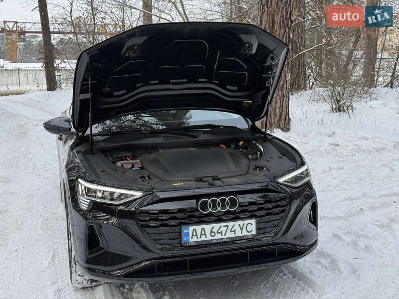 Позашляховик / Кросовер Audi Q8 e-tron 2023 в Києві