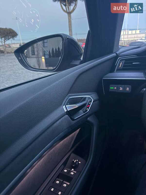 Позашляховик / Кросовер Audi Q8 e-tron 2023 в Львові