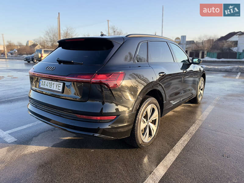 Внедорожник / Кроссовер Audi Q8 e-tron 2023 в Киеве
