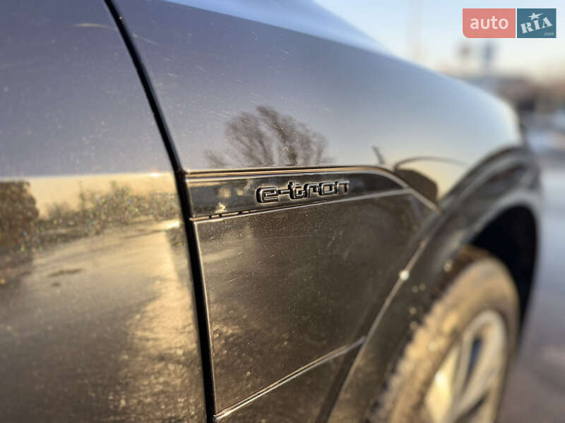 Внедорожник / Кроссовер Audi Q8 e-tron 2023 в Киеве