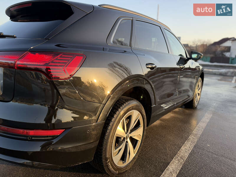Внедорожник / Кроссовер Audi Q8 e-tron 2023 в Киеве
