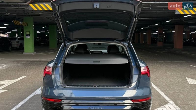 Позашляховик / Кросовер Audi Q8 e-tron 2023 в Києві