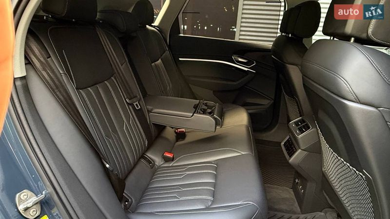 Позашляховик / Кросовер Audi Q8 e-tron 2023 в Києві