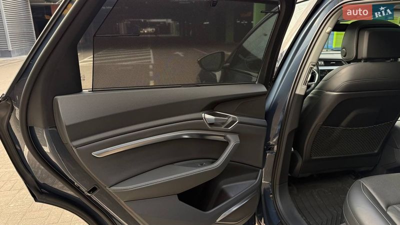Позашляховик / Кросовер Audi Q8 e-tron 2023 в Києві