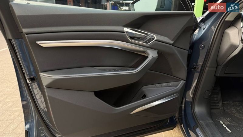 Позашляховик / Кросовер Audi Q8 e-tron 2023 в Києві