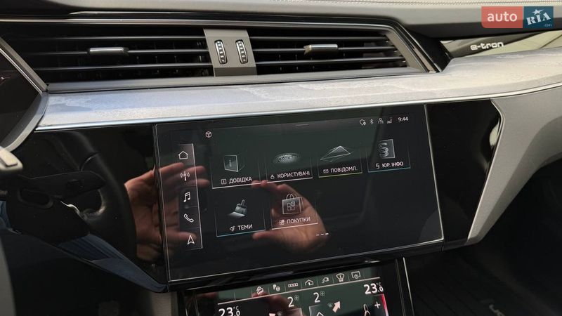 Позашляховик / Кросовер Audi Q8 e-tron 2023 в Києві