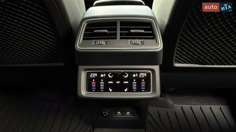 Позашляховик / Кросовер Audi Q8 e-tron 2023 в Києві