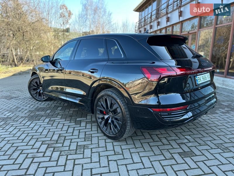 Позашляховик / Кросовер Audi Q8 e-tron 2024 в Рівному
