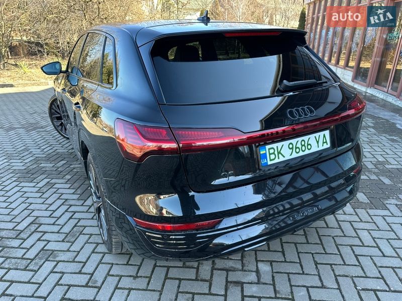 Позашляховик / Кросовер Audi Q8 e-tron 2024 в Рівному