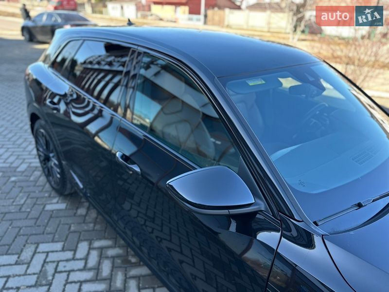 Позашляховик / Кросовер Audi Q8 e-tron 2024 в Рівному