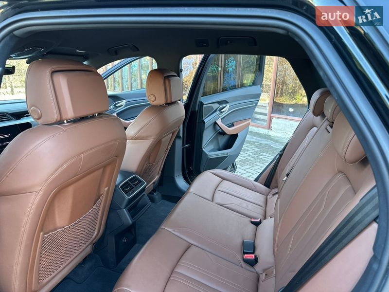 Позашляховик / Кросовер Audi Q8 e-tron 2024 в Рівному