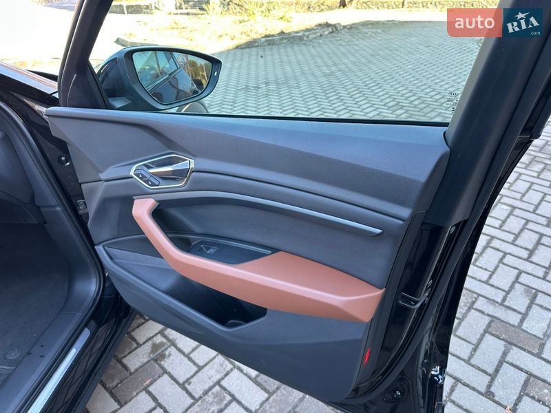 Позашляховик / Кросовер Audi Q8 e-tron 2024 в Рівному