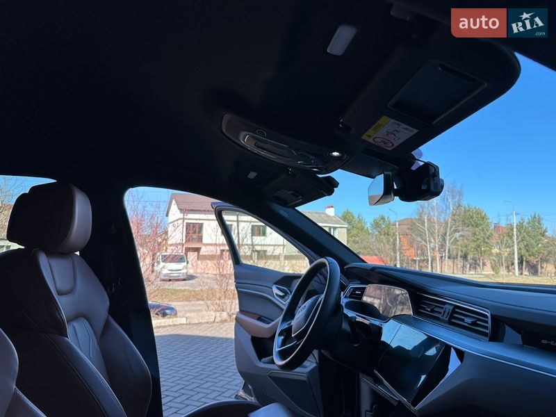 Позашляховик / Кросовер Audi Q8 e-tron 2024 в Рівному