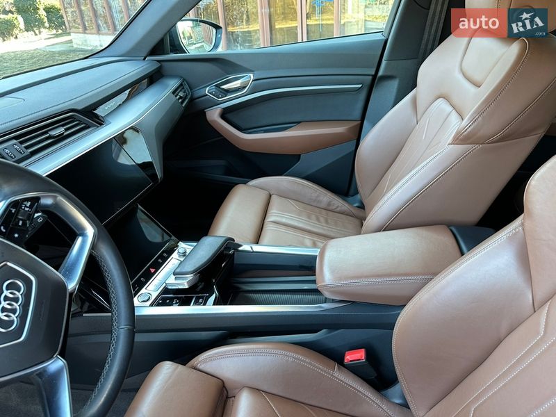 Позашляховик / Кросовер Audi Q8 e-tron 2024 в Рівному