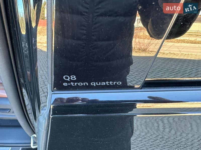 Позашляховик / Кросовер Audi Q8 e-tron 2024 в Рівному